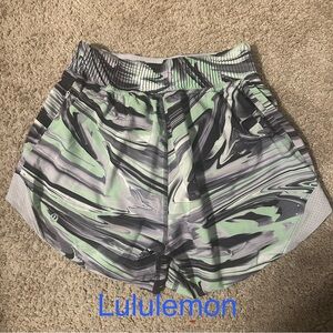 lululemon athletica | Women's Patterned Shorts - Women’s Size 2